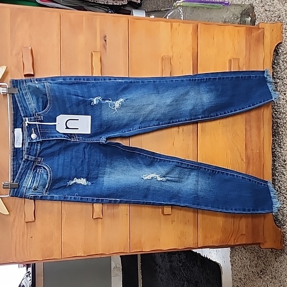 NWT Nature Denim: Maximum Comfort Distressed Jeans, Medium Wash, size 7/27 - Picture 1 of 8